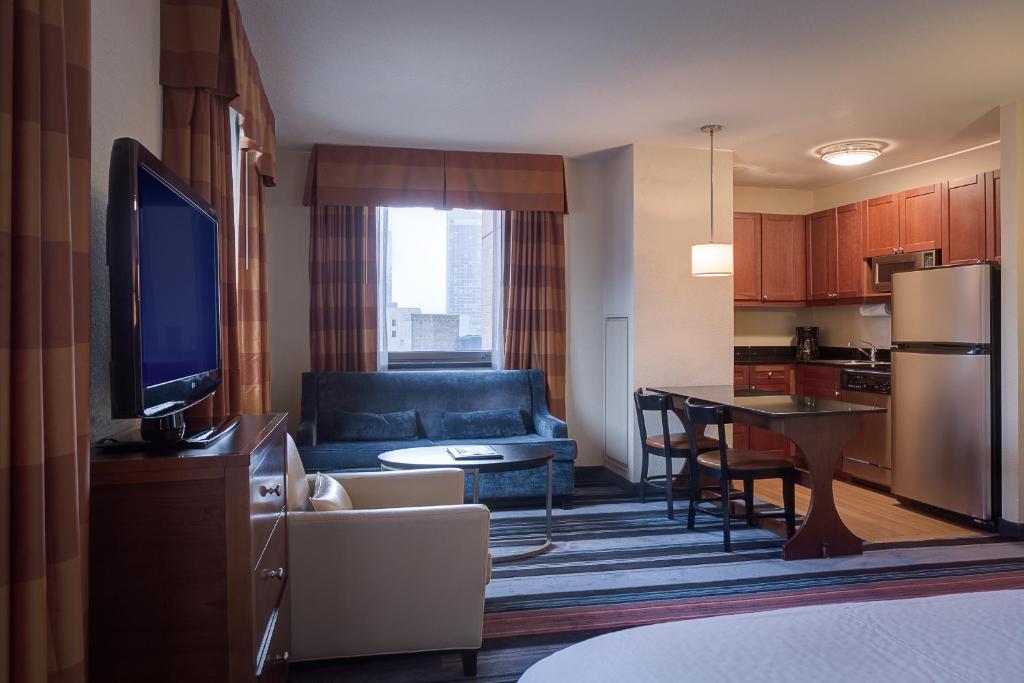 Room image 4